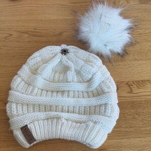 FurTalk White Knit Hat/Beanie with Detachable Pom-Pom for Women